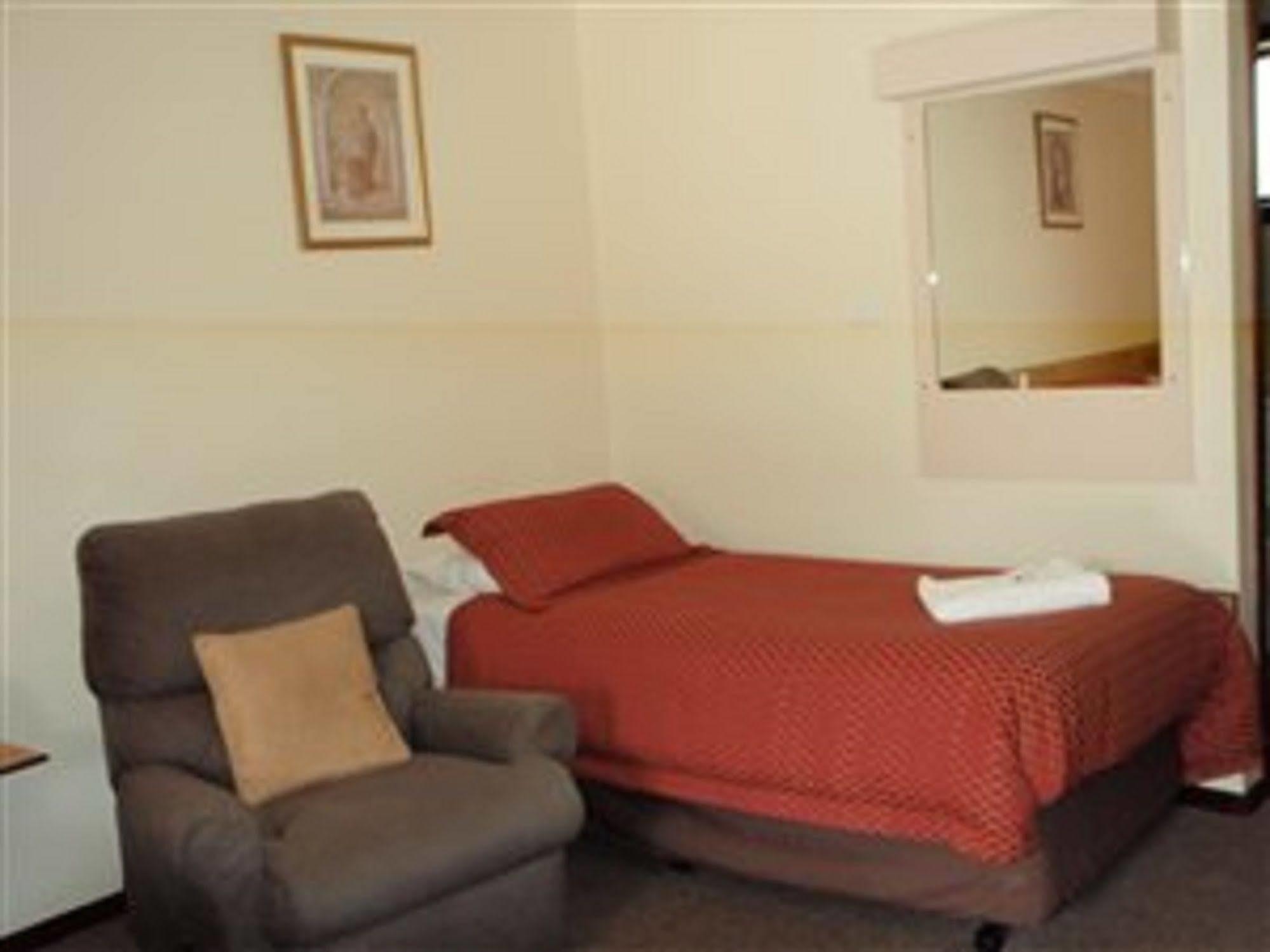 Aalbany 3*