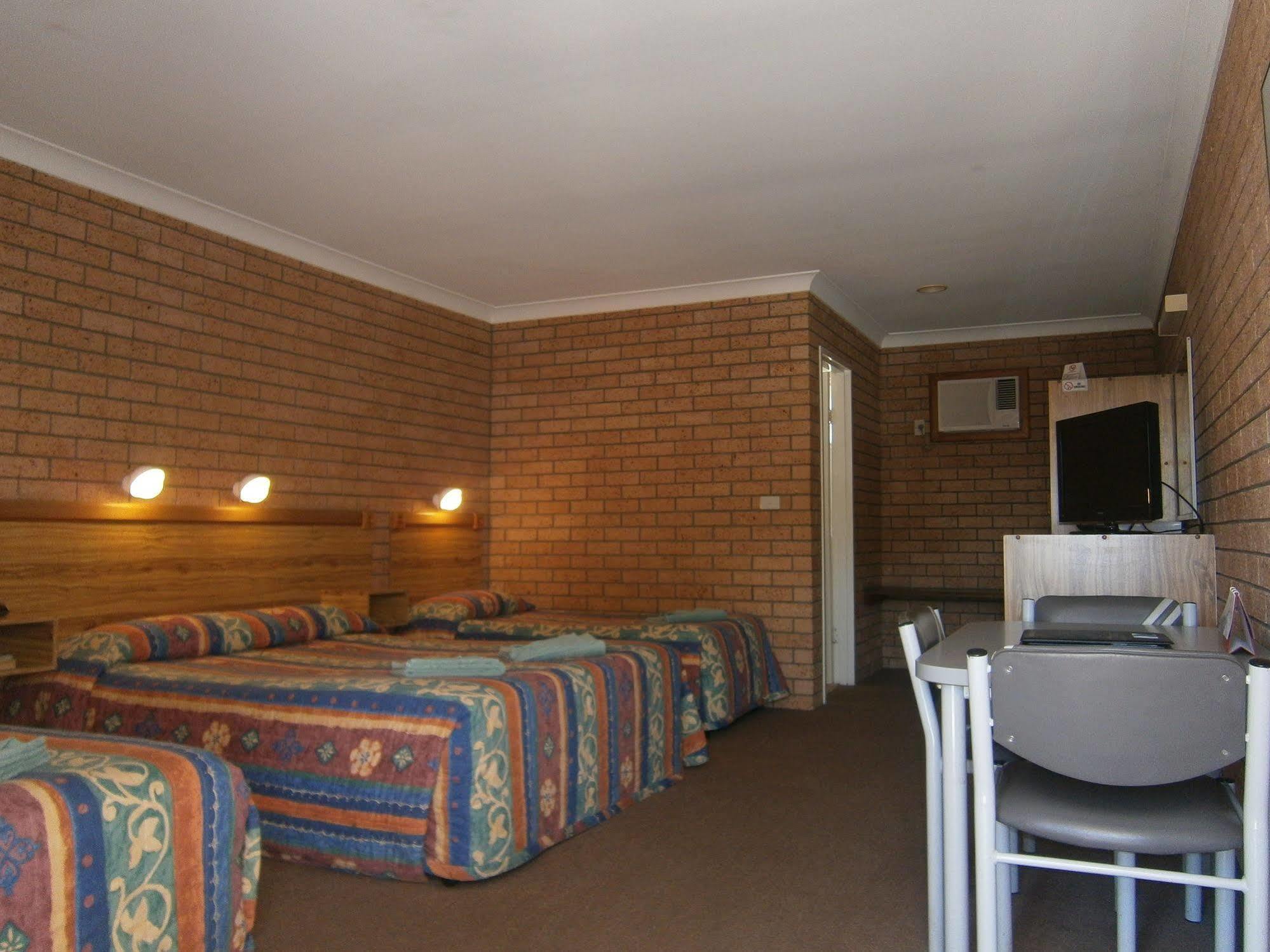 Aaron Motel 3*