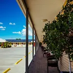 Club Motor Inn