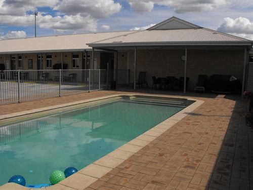 Club Motor Motel 4*
