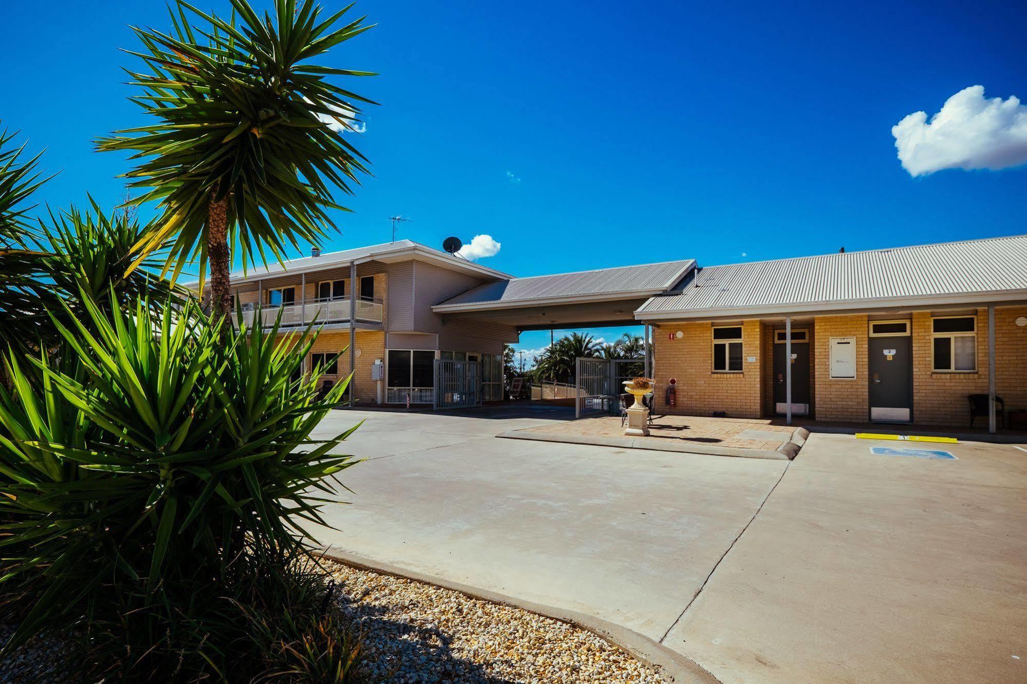 Club Motor Motel 4*