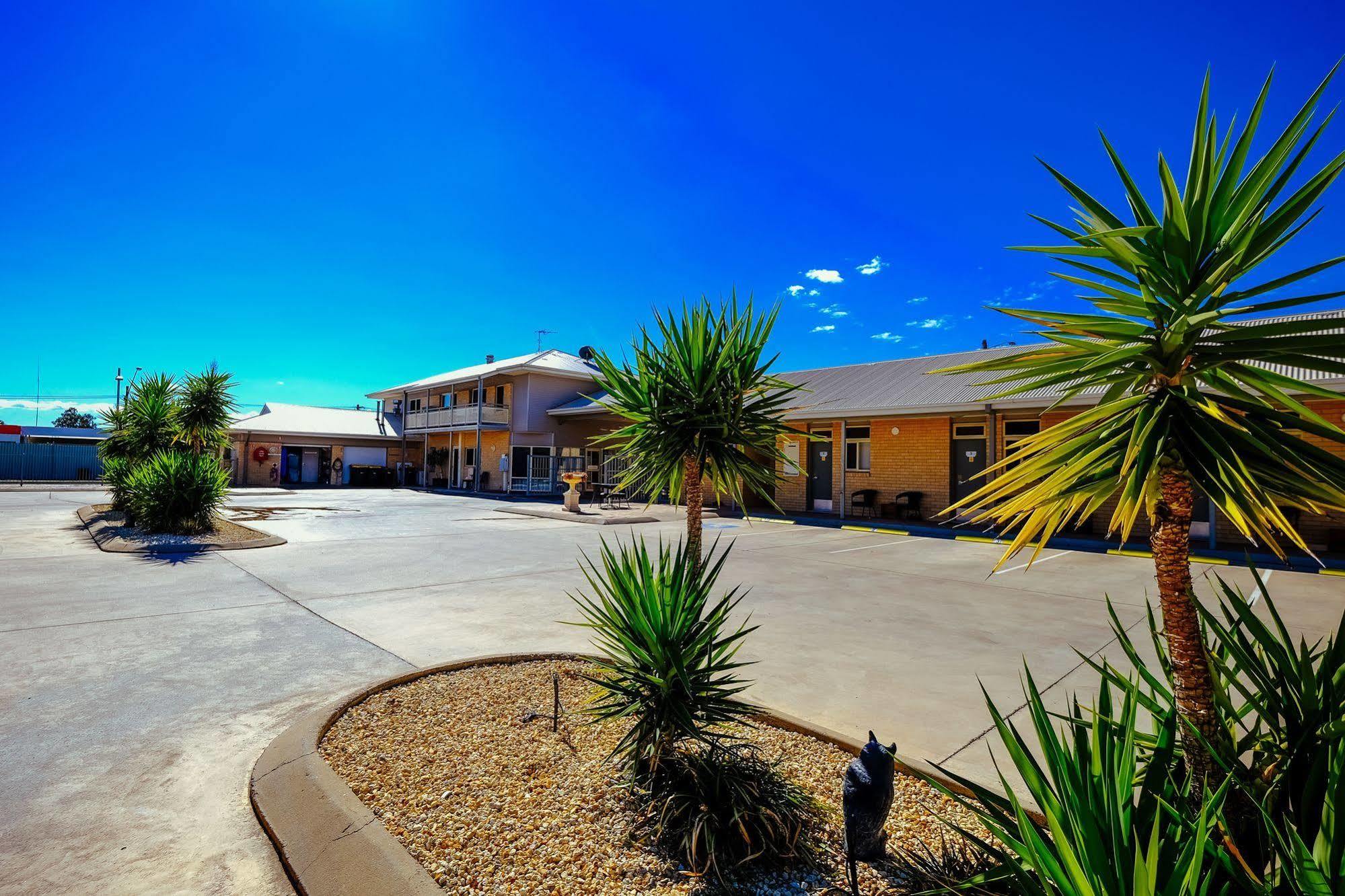 Club Motor Motel 4*