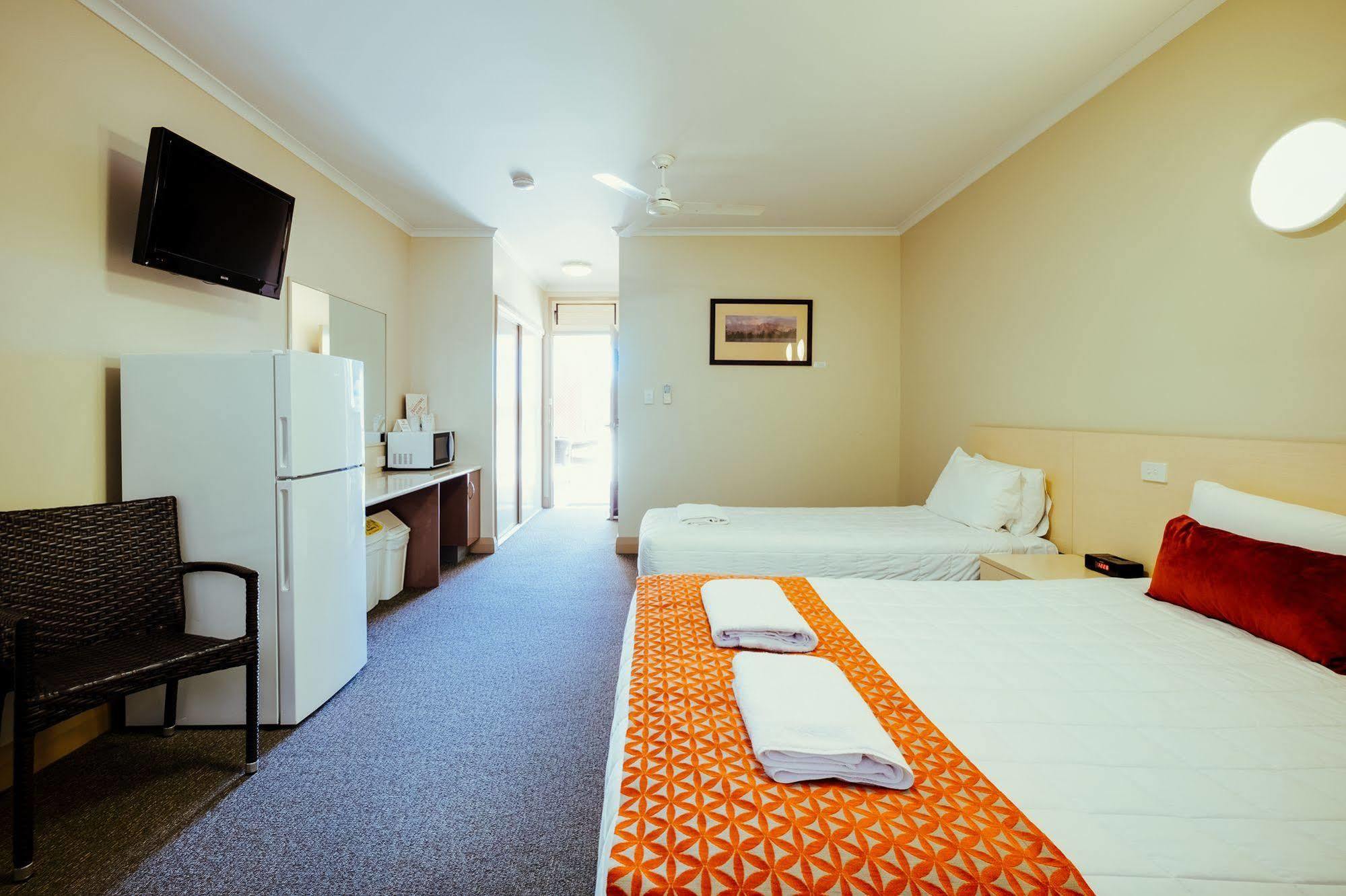 Club Motor Motel 4*