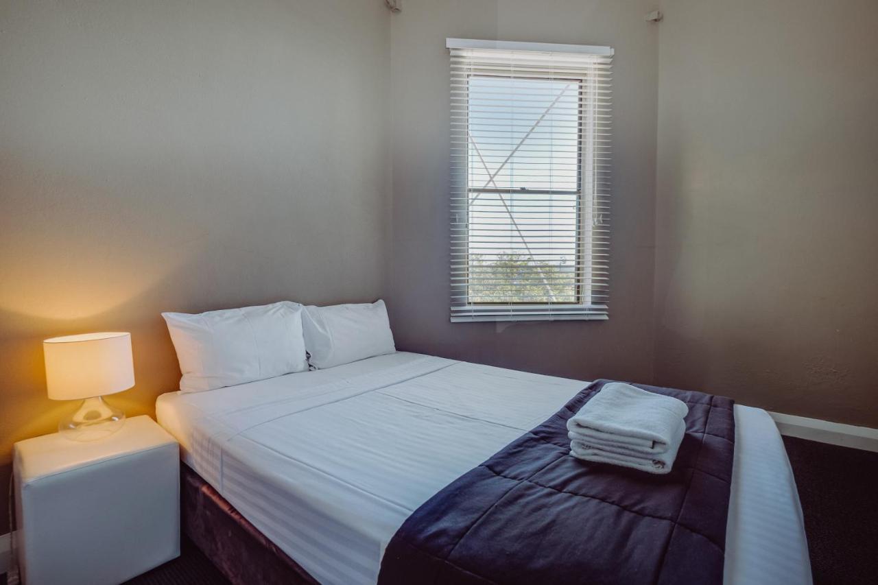 Hotel Crossroads 4*